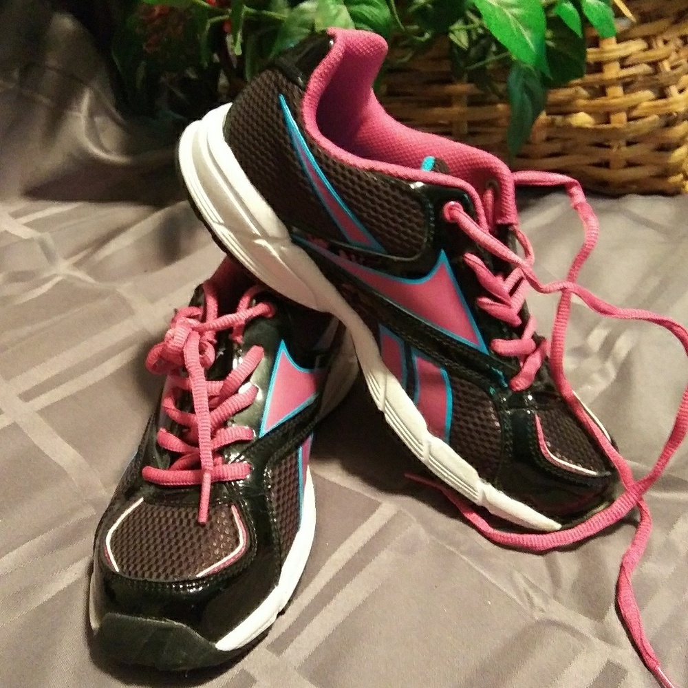 NWOT Girls Reebok Athletic shoe